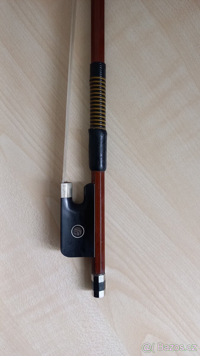 Violoncellovy 8 hraný smyčec