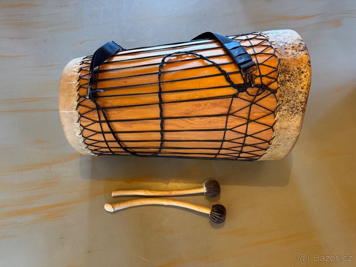 Dvouhlavý šamanský buben