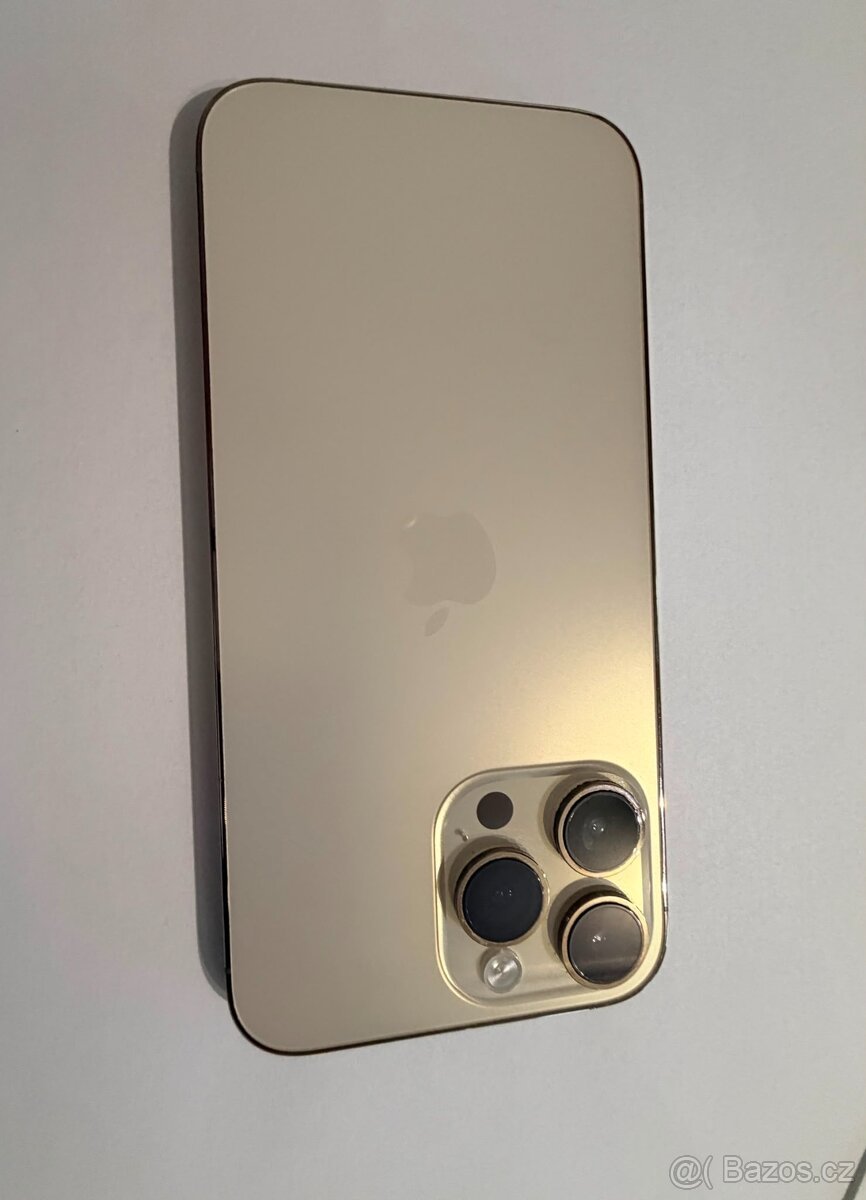 Apple iPhone 14 Pro Max 256 GB ve zlaté barvě