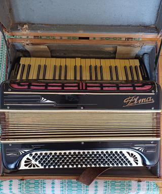 Akordeon, harmonika, pianovka Zima 120 basů