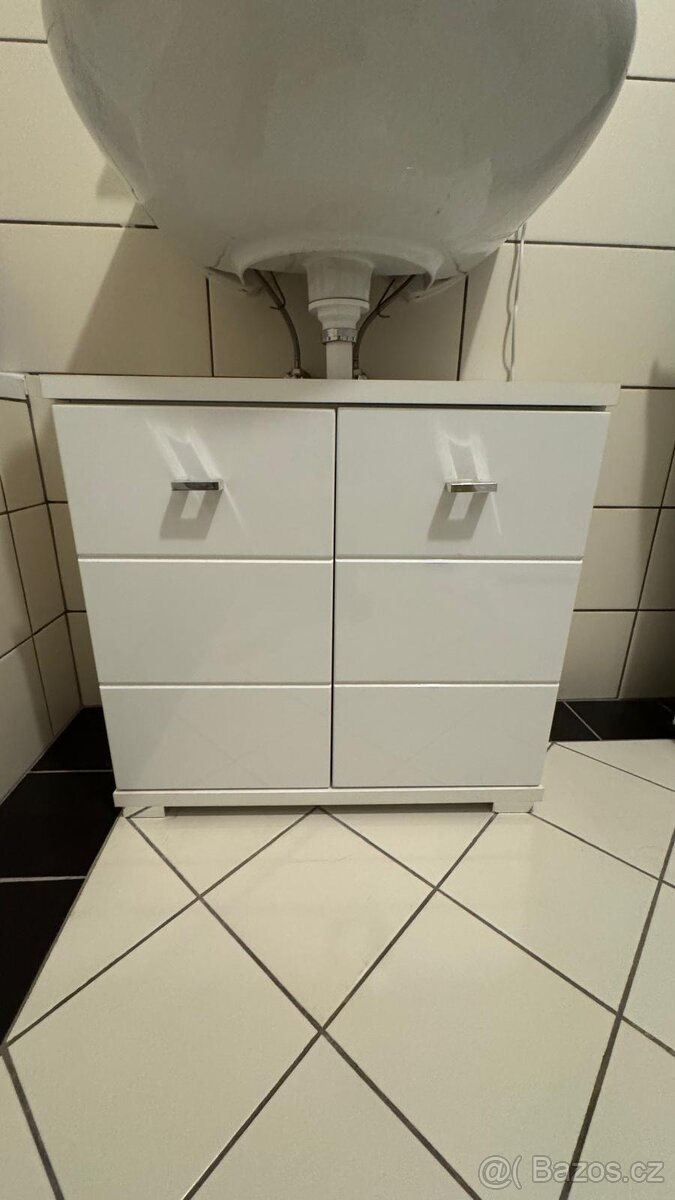 Skříňka pod umyvadlo
