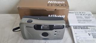NIKON EF-300 KOMPAKTNÍ ANALOGOVÝ FOTOAPARÁT