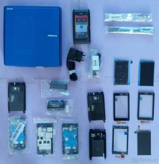 Nová Nokia N8, kompletní balení + 3 displeje + 3 chassi + ko