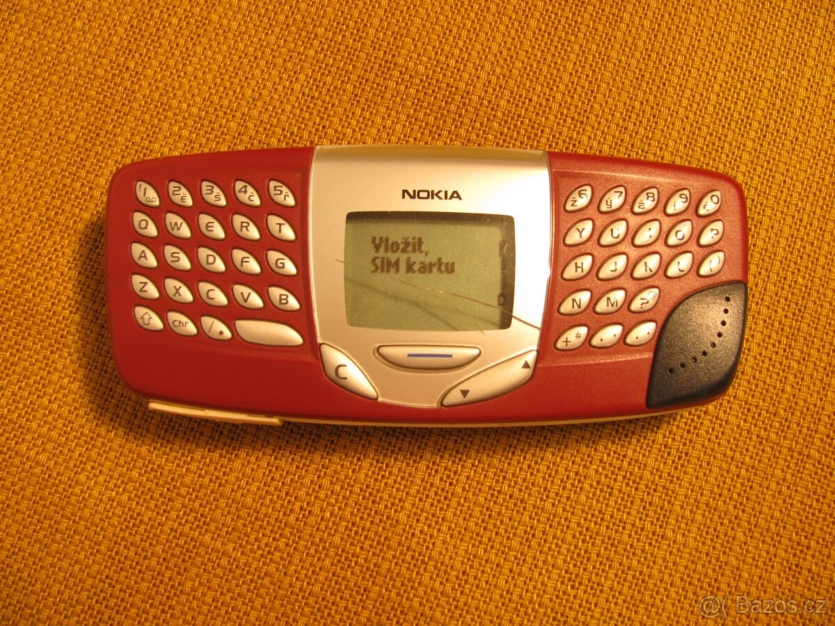 NOKIA 5510 v dobrem stavu, plně funkční mobil z let 200x