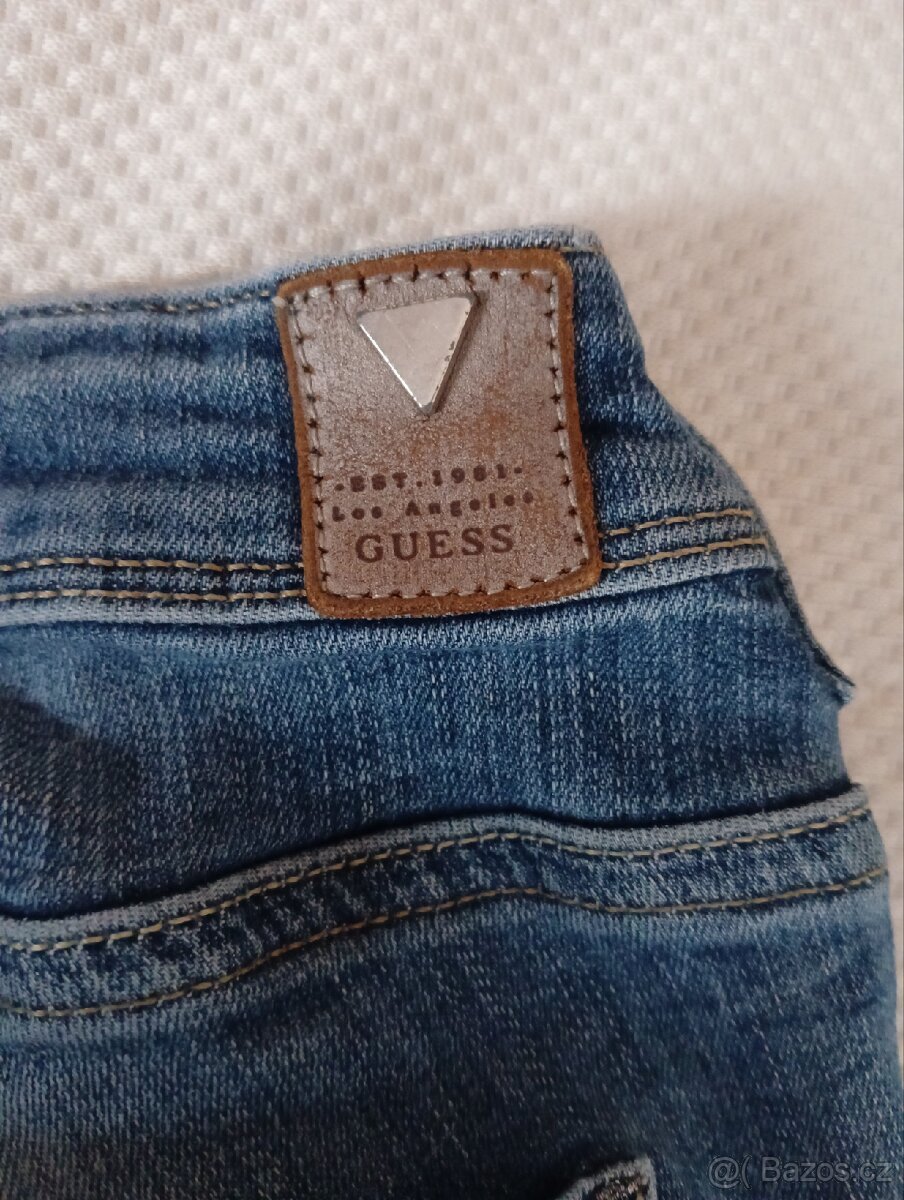 DÁMSKÉ SKINNY DŽÍNY GUESS