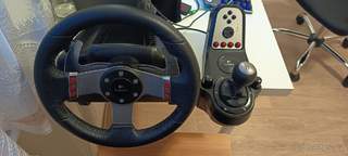 Logitech G27 – Kompletní set (100h nájezd, top stav)