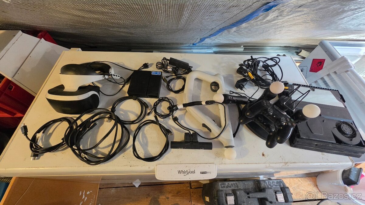 2 x Playstation 4 + VR a příslušenství