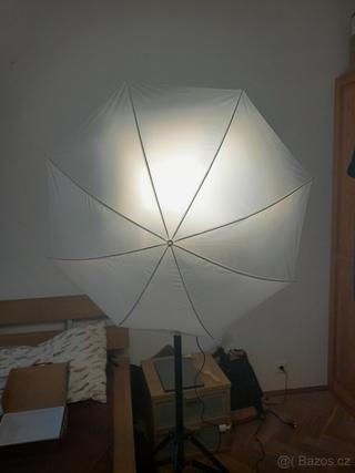 Set 2x Trvalé svělto YONGNUO YN600 L + stativy + deštníky