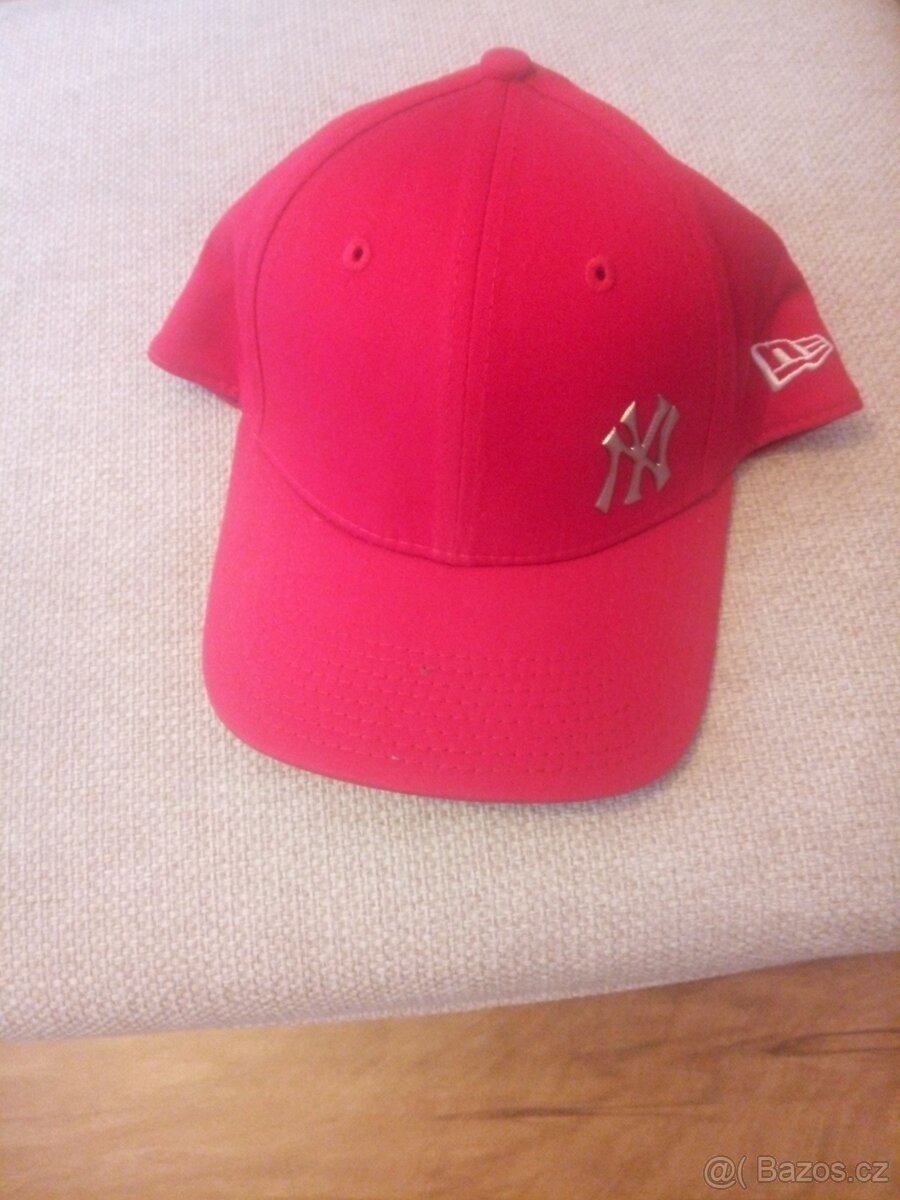 Červená kšiltovka New Era vel.L/XL,
