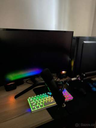 Herní pc +klávesnice mys repraky mikrofon a ps 4 ovladač