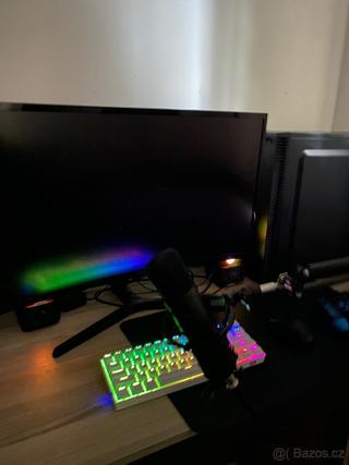 Herní pc +klávesnice mys repraky mikrofon a ps 4 ovladač