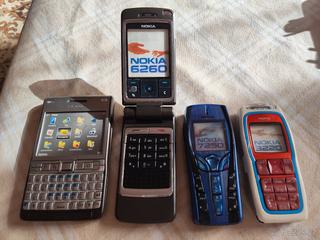 Tlačítkové telefony Nokia - makety