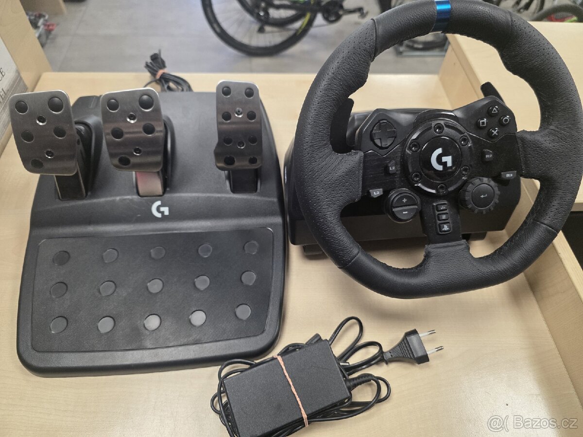 Herní volant Logitech G923, super stav