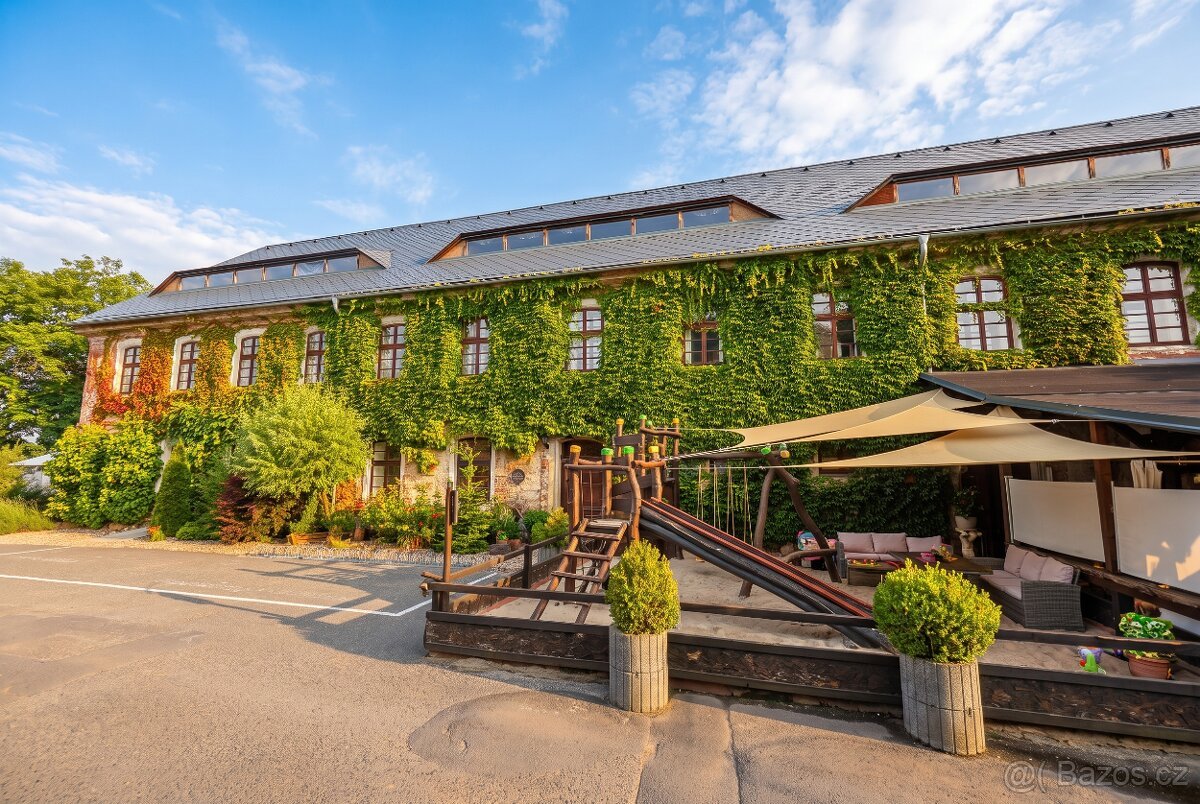 Zavedená restaurace a ubytování, kde vás nepřehlédnou.