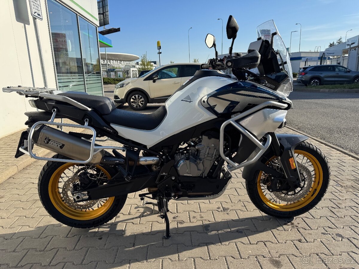 CFMOTO MT800 Explore Edition, kufry, výbava -