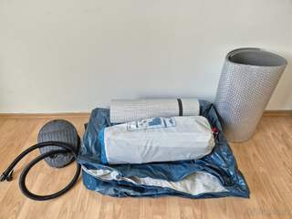 Stan Quechua Fresh&Black XL, matrace, pumpa, 2x karimatka