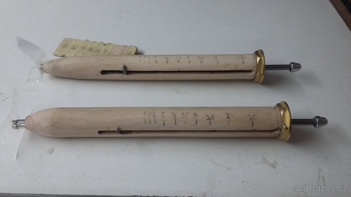 orientační magnetický tlošťkoměr houslových desek