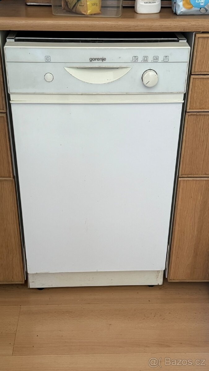 Myčka volné stojící 45cm