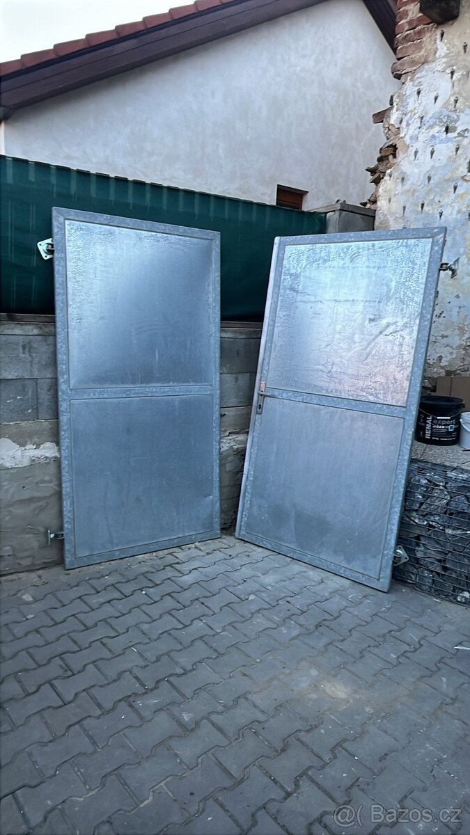 Dvoukřídlá pozinkovaná brána 2380 × 2100 mm