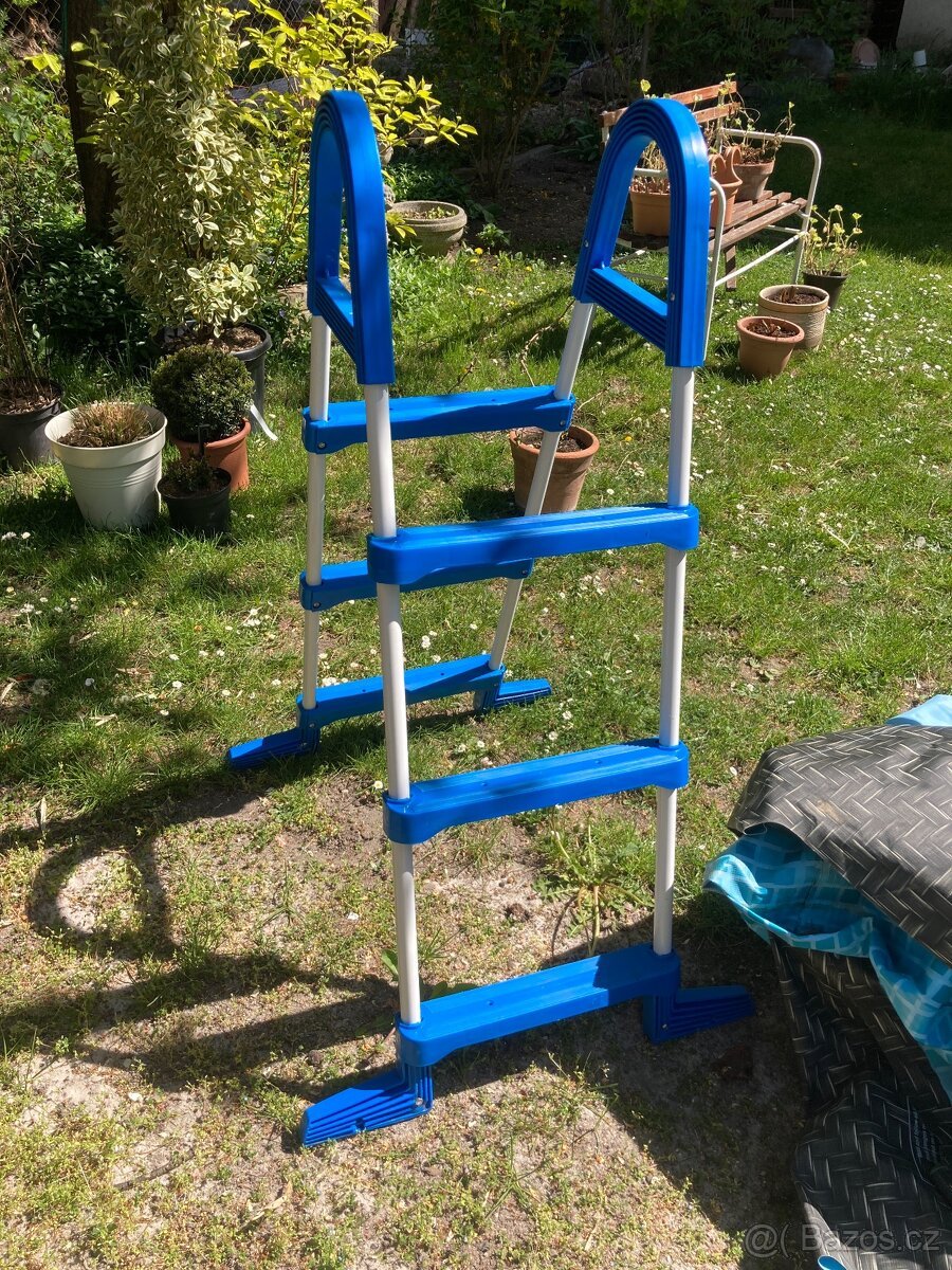 Bazén s vybavením, filtrace, solinátor, schůdky atd.