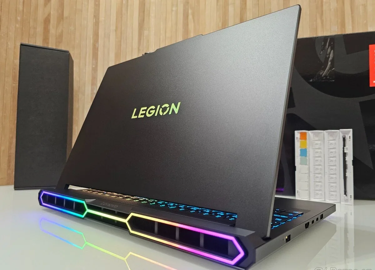 16"OLED240HZ LEGION7 PRO RYZ 9-9955HX,32GB RAM,RTX 5070Ti